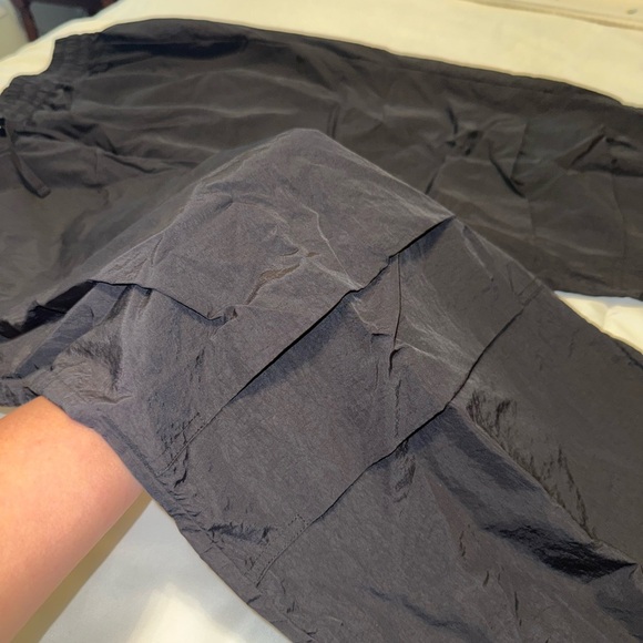 Fabletics Woven Crinkle Pant sz L NEW! - Picture 5 of 12